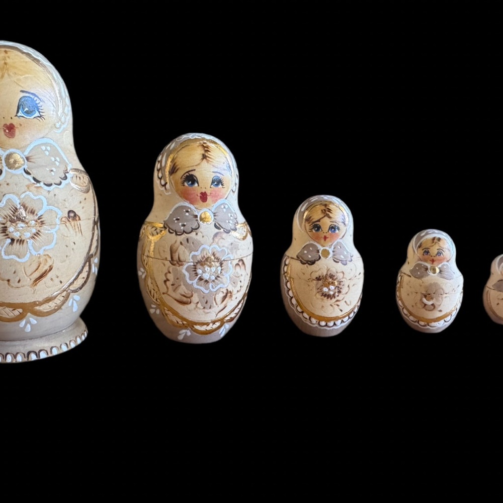 5 Pc blond Nesting Dolls - Wood Burned
Hand Painted Gilded